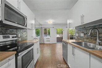 Building Photo - 322 Miraleste Dr