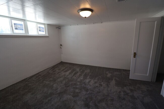 Building Photo - Reduced price