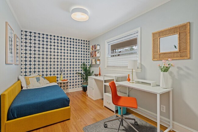 Building Photo - Available Early July! - Beautiful Furnished 3 Bed/2 Bath Home Close to Duke and Downtown Durham