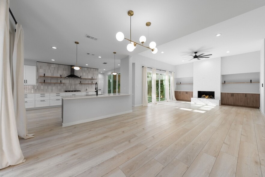 Building Photo - 14140 Regency Pl