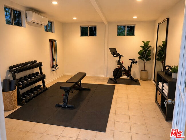 Building Photo - 17345 Hamlin St