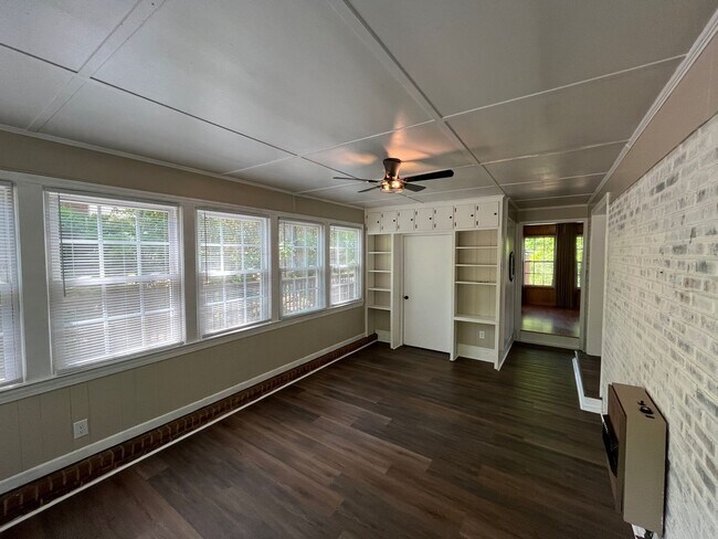 Building Photo - Charming 3-bedroom, 1.5-bathroom property in Pfafftown