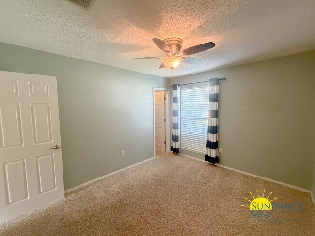 Building Photo - Spacious 5-Bedroom Home with Heated Pool & Hot Tub in Niceville!