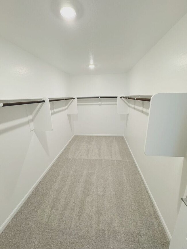 Building Photo - MOVE IN SPECIALS!! New 5-Bedroom Home in P...