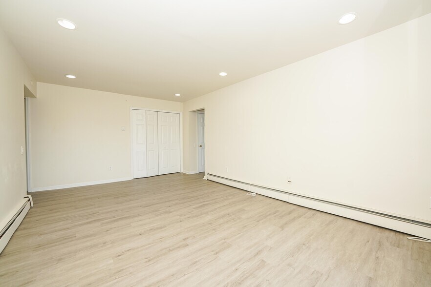 Building Photo - 1 River Rd