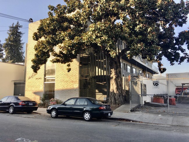 Building Photo - 466 24th St