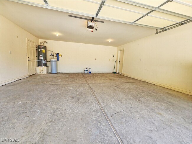 Building Photo - 3120 E Easy St