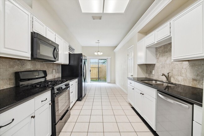 Building Photo - 5715 S Magazine Cir