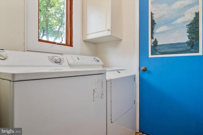 Building Photo - 109 Lake View Drive