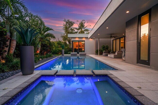 Building Photo - 4011 Bayview Dr