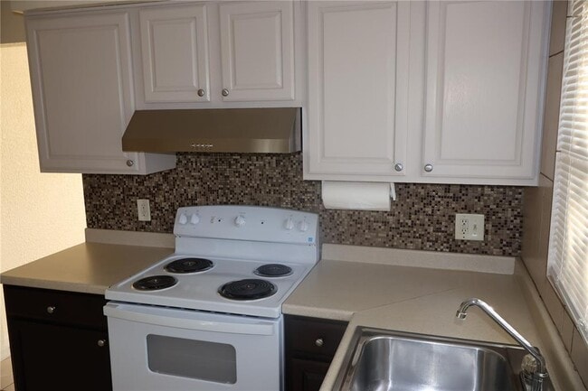 Building Photo - 2411 W Lemon St