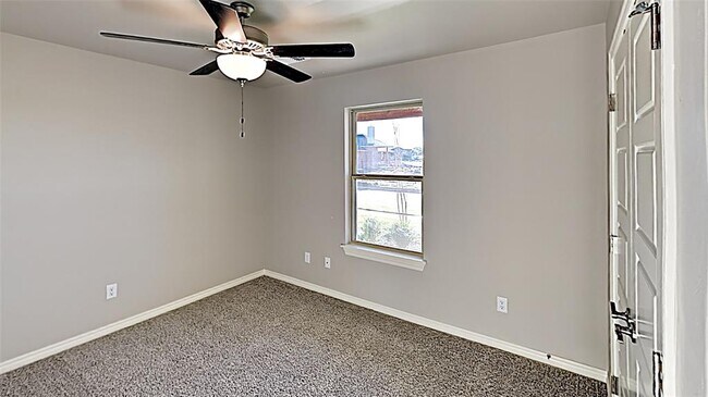 Building Photo - 2409 Ryder Dr