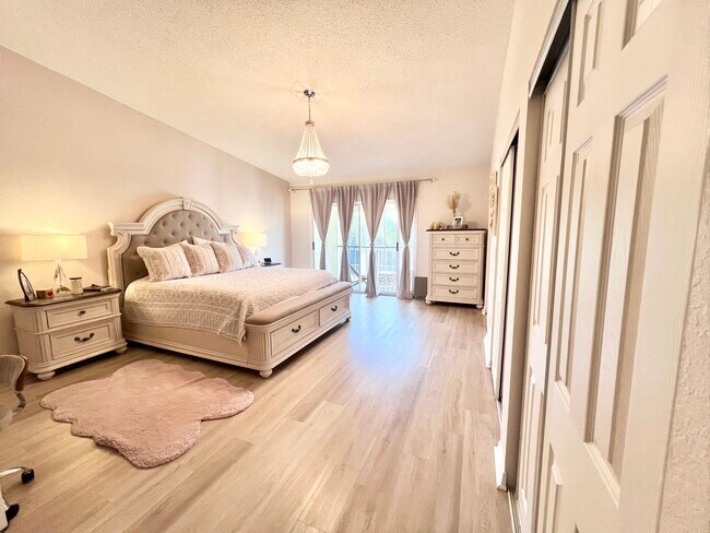 Building Photo - 465 Pinellas Bayway S