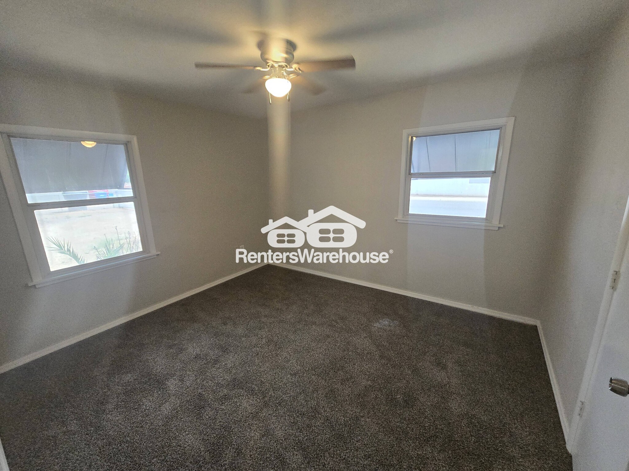 Building Photo - 1720 E Portland St