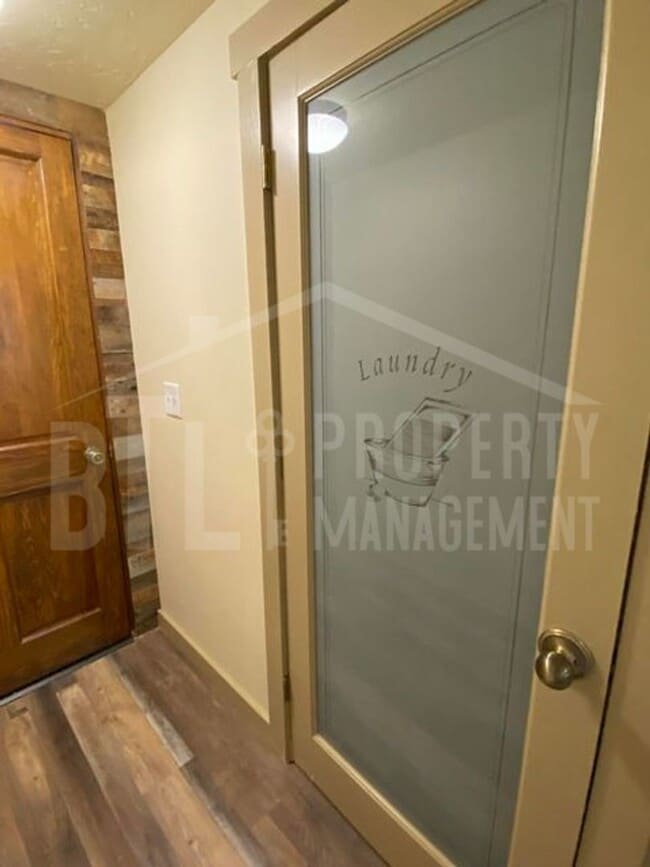 Building Photo - Rustic One Bedroom Cabin with Loft