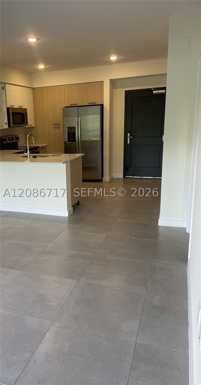 Building Photo - 16395 Biscayne Blvd