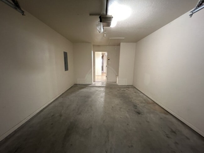 Building Photo - 1405 Cinch Dr