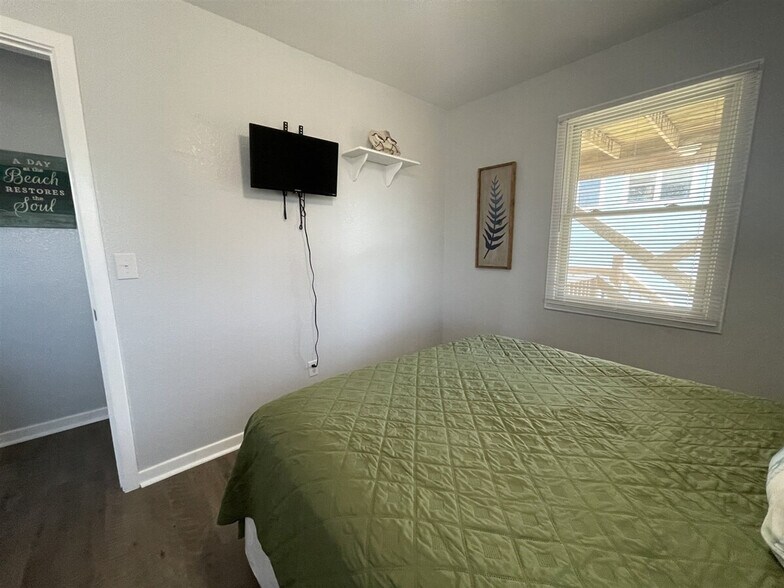 Building Photo - 54205 Marlin Ct
