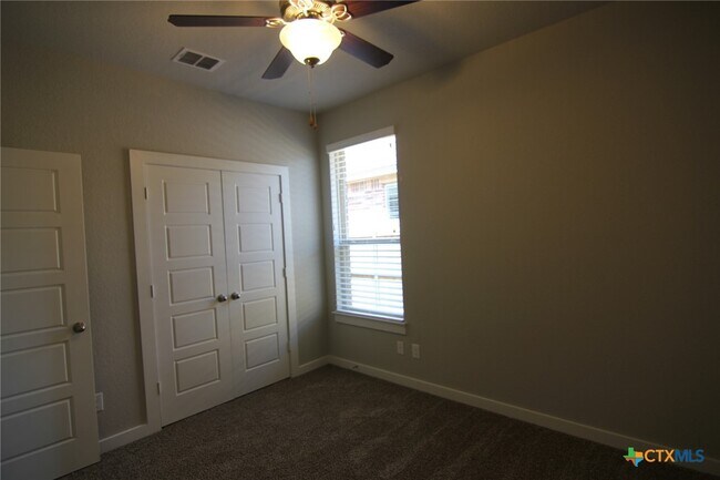 Building Photo - 542 Creekside Frst