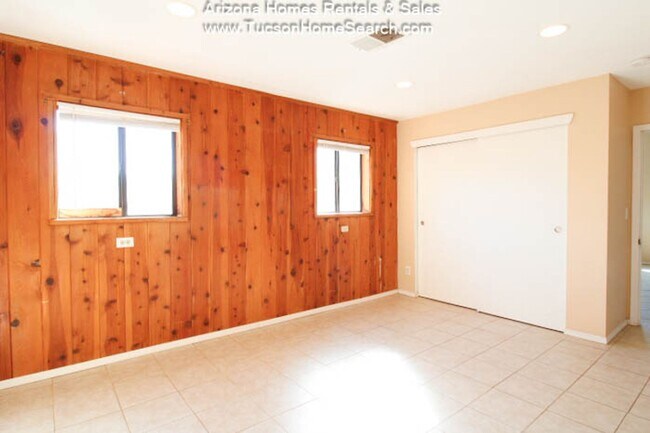 Building Photo - 801 E Halcyon Rd