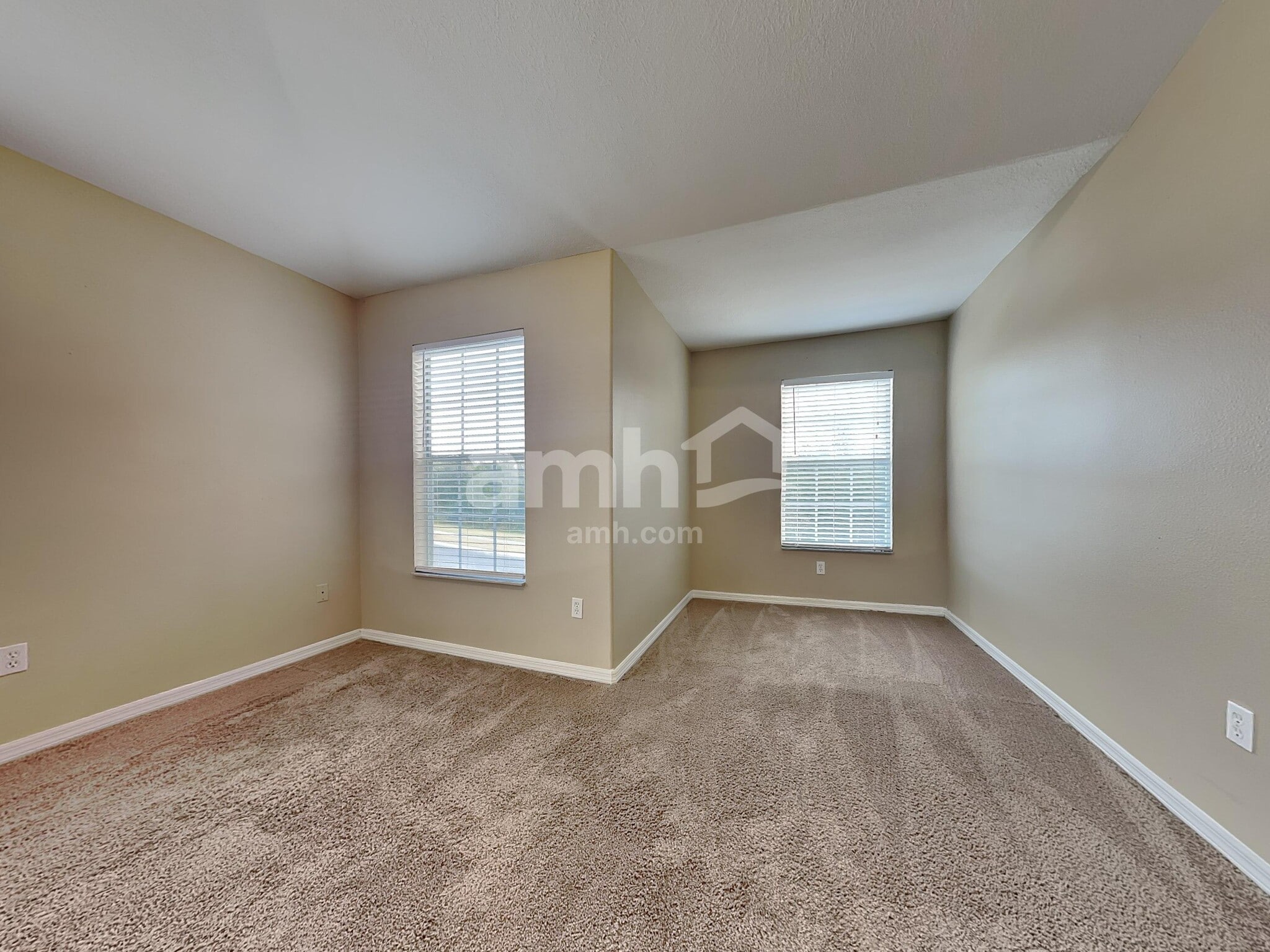 Building Photo - 31437 Heatherstone Dr