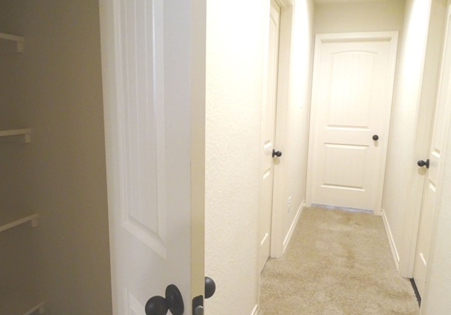 Building Photo - 7054 Lakeview Dr