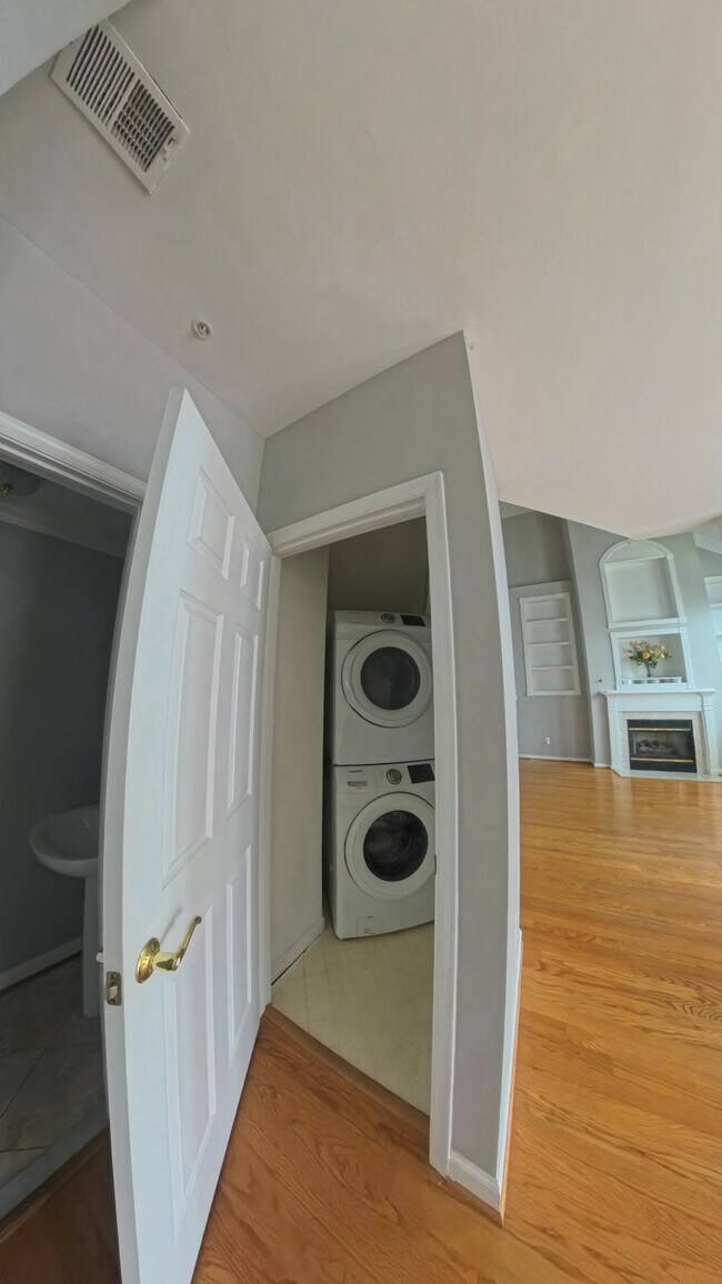 Building Photo - 7021 Haycock Rd