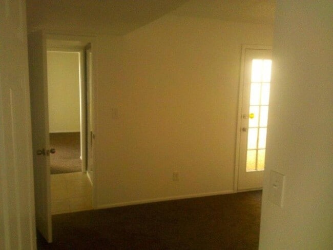 Building Photo - 2 bedroom in PHOENIX AZ 85020
