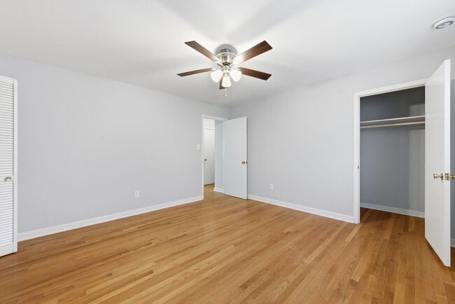 Building Photo - Charming 2-Bedroom Home with Hardwood Floors in North Highland Park