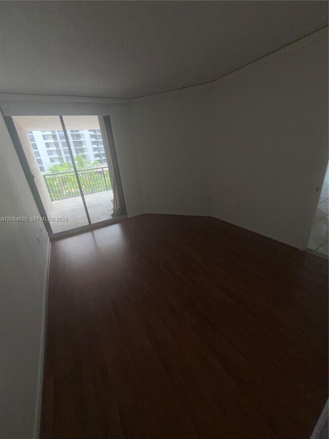 Building Photo - 540 Brickell Key Dr