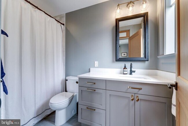 Building Photo - 1327 R St NW