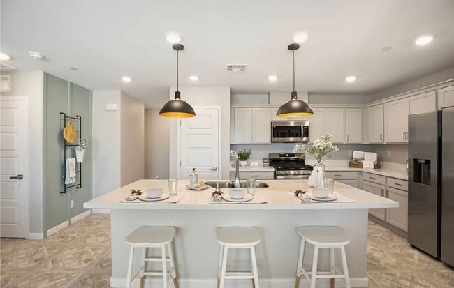 Building Photo - 2-Bedroom Brand New Furnished Townhome!