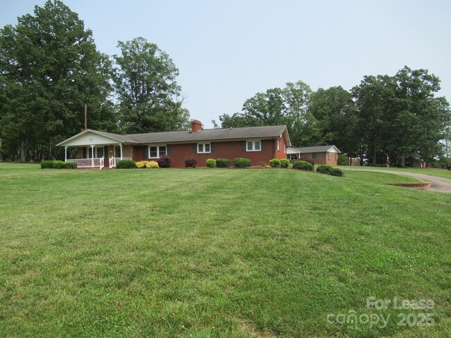 Building Photo - 1357 Beal Rd