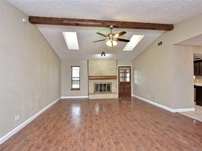 Building Photo - 2407 Versailles Dr