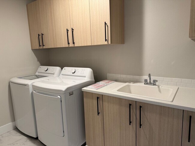 Building Photo - Beautiful Three Bedroom New Construction Home For Rent