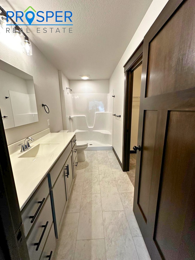 Building Photo - CA785X