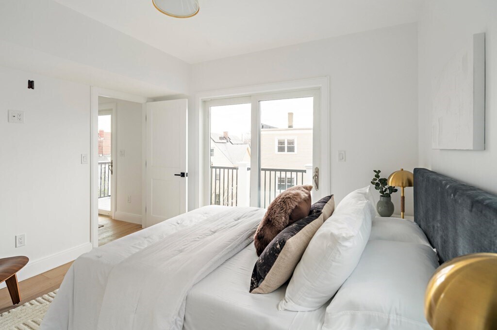 Building Photo - 65 Merriam St