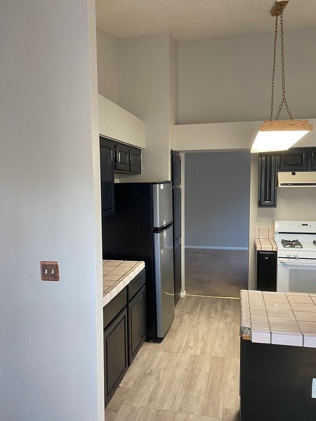 Building Photo - 3 Bedroom 2 Bathroom Home!
