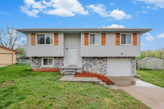 Building Photo - 14 Pinehurst Cir