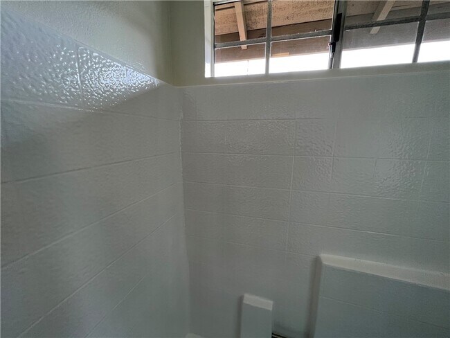 Building Photo - 23401 La Crescenta