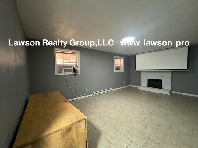 Building Photo - Peaceful Retreat with Outdoor Space-Botetourt County