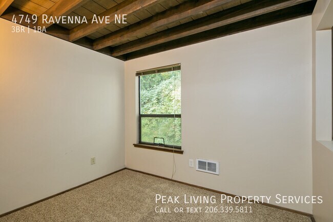 Building Photo - UW 3bed/1bth! FREE PARKING & LAUNDRY!