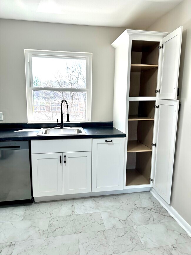 Building Photo - 2722 Riedling Dr