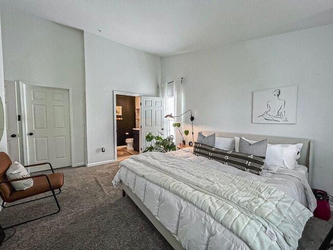 Building Photo - Stylish and Light-filled 2 Bedroom 2 Bathr...