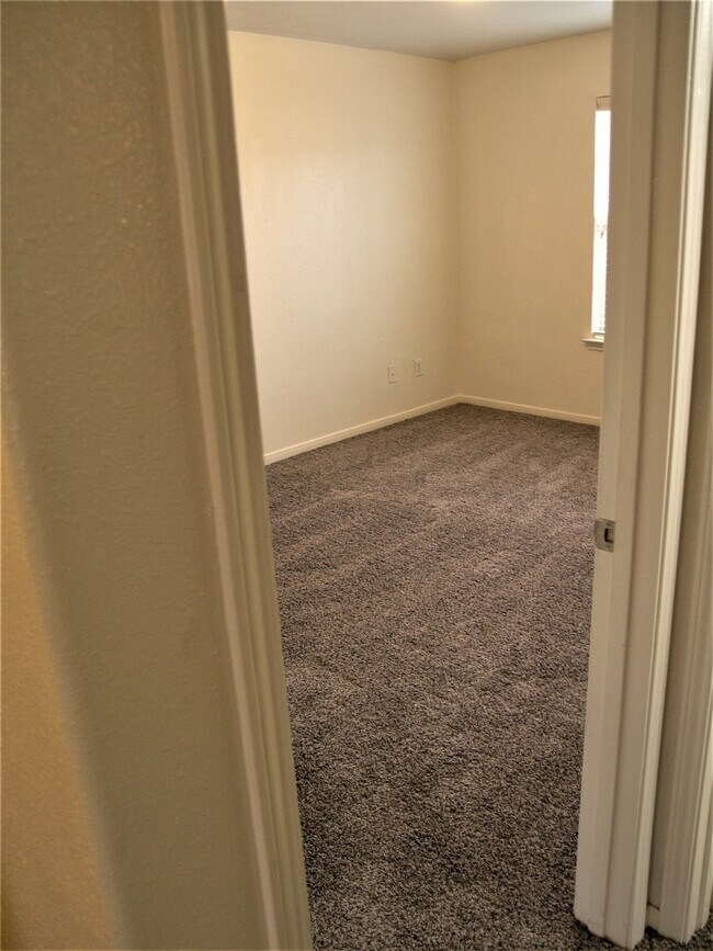 Building Photo - 2926 Meadowglen Crest