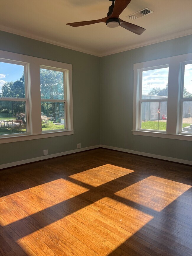 Building Photo - 803 Austin St