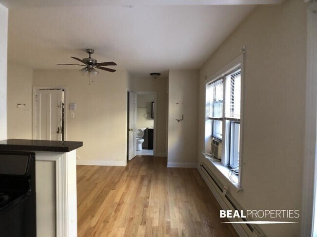 Building Photo - 0 bedroom in CHICAGO IL 60657