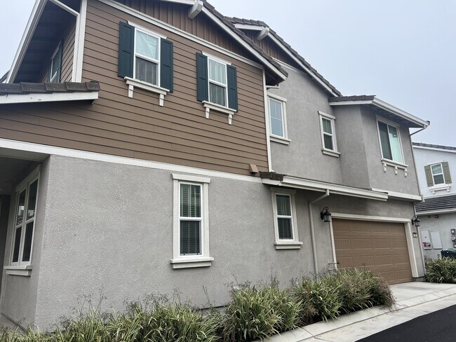 Building Photo - 232 Tuso Ranch Rd