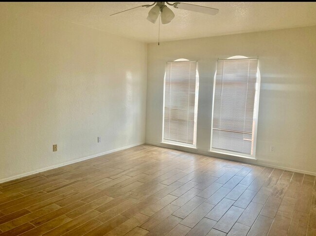 Building Photo - 1669 Regal Ridge St