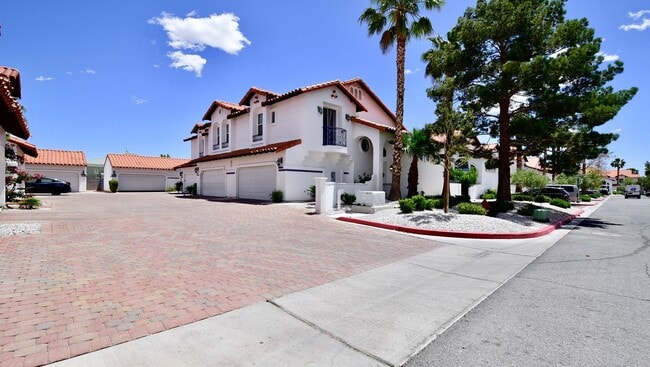 Building Photo - Charming Mediterranean-Style Townhome in G...